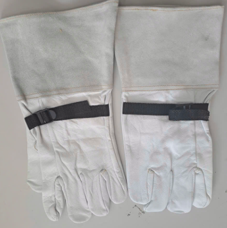 Pakistani leather gloves EG-102 are used to protect insulating gloves